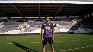 Voor die twee ging het om forse bedragen, genoeg om uit de schulden te geraken 19/07 37 ook pro league wil duit in het zakje doen voor. Suzuki Is Niet Alleen Voor Beerschot Een Toptransfer Maar Voor Heel De Belgische Competitie Nieuws Dat Je Raakt 24 24u Nnieuws Be