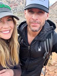 When one friend loves hiking… and the other friend loves complaining about  hiking. Guess which one Nate is. 😂 Full podcast episode is us, sweating,  laughing, talking life, love and how to