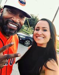 AO U स्कदारर E U