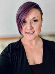 Ariane Clark's Instagram, Twitter & Facebook