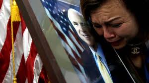 De dood van John McCain legt de polarisatie van Washington bloot