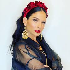 Find natalia jimenez tour schedule, concert details, reviews and photos. Natalia Jimenez Rocks Floral Crowns Like No Other Celebrity Natalia Jimenez Headband Hairstyles Floral Crown