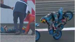 Brutto incidente tra un'auto ed una moto poco prima delle 15 in contrada ripoli di mosciano sant'angelo.un 22enne centauro è incidente sulla statale adriatica (ss16) a giulanova. Moto 3 Il Video Dell Incidente Pauroso Si Ribalta E Tampona Il Compagno Di Scuderia