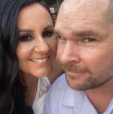 Who sells gemstone anklets and bracelets at Mindil beach markets in Darwin?