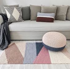 Ozlem Bekoz Adli Kullanicinin Crochet Rug Panosundaki Pin 2020 Dekoratif Yastiklar Hali Battaniyeler
