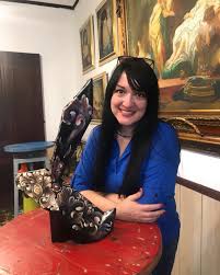 Gracias a la Fundación Margarita Tejada por la invitación a La Casa del  Escultor, entidad donde soy parte del claustro de maestros artistas, me  dieron el honor de intervenir este precioso conejito