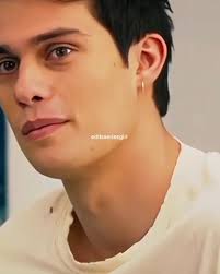 Nicholas Galitzine: Romance e Funk em Edits Criativos