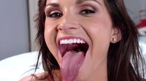 Ashley Sinclair takes nice load into her mouth and swallows - Porn Movies -  3Movs