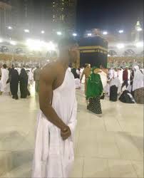 Mbappé hatte den grundsätzlichen wunsch auf teilnahme an den spielen geäußert und steht auch auf der vorläufigen, langen spielerliste frankreichs. Pilgerfahrt Superstar Pogba Zeigt Sich Ganz Zuchtig In Mekka 20 Minuten