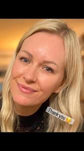 One of my favourite go to comforting soups. Throw it in the slow cooker at  breakfast and it's ready to go at lunch. 2 x 400g tinned tomatoes (always  Mutti Pomodoro) Splash