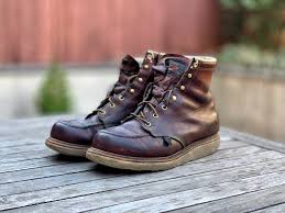 Water resistance traditionally, boot leather was treated with oil or wax for waterproofing, but this required reapplication to maintain and didn't always fully keep water out. Thorogood Moc Toe Boot Review Red Wing Vs Thorogood Stitchdown
