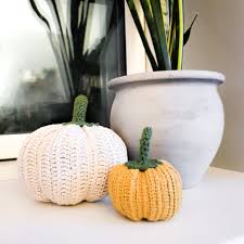 Exquisite and fun halloween table decoration with black pumpkins and floral centerpiece [from: Free Crochet Pattern Crocheted Pumpkins Ritohobby Co Uk