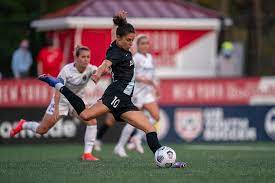 Born july 16, 1982) is an american professional soccer player who plays as a midfielder or forward for nj/ny. 10 Carli Lloyd