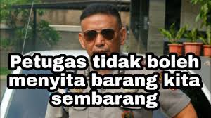 Padahal area yang disegel dengan garis polisi tidak boleh diakses karena dalam proses penegakan hukum. Bolehkah Petugas Memeriksa Handphone Kita Tanpa Ijin Hukum Youtube