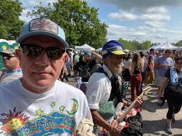 Kid sneaks into first concert through gate crack