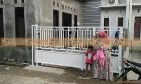 Sejumlah gambar ini menjadi inspirasi desain pintu gerbang rumah, ada pilihan gaya klasik atau minimalis, tentunya menjadi rekomendasi yang terbaik. Foto Pagar Pintu Minimalis Content