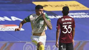 Isnaldo, franco pizzini y hernán crespo, entrenador de defensa y jusiticia, durante la final de la copa sudamericana ante lanús, en el estadio mario alberto kempes. Defensa Y Justicia Es Campeon De La Copa Sudamericana Radio Don