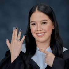 Ann Marie Vera Ongue (@theannmazing)