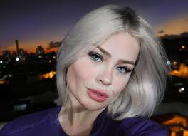 Influencer com paralisia facial cita melhoras na gravidez