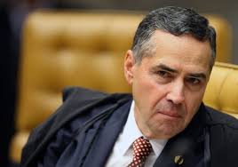 Voto impresso se o voto impresso for aprovado com apuração estadual e o sistema eleitoral for alterado para distrital, as eleições parlamentares para deputados federais e estaduais serão certamente contestadas e levadas ao stf, no caso dos resultados divulgados pelo tse divergirem da contagem dos tres e, assim, houver alteração na lista. Seria Como Voltar Ao Orelhao Afirma Barroso Sobre Voto Impresso Hora Brasilia