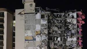 Los bomberos del condado de miami beach confirmaron la primera víctima mortal del derrumbe, que se produjo en la noche del jueves (24.6.2021) cuando los residentes del edificio dormían. 4bur9wuqww0crm