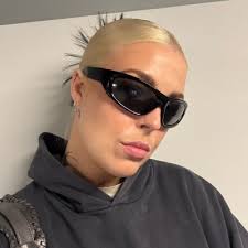 Are you looking for the creative gig of a lifetime, that will make you the  envy of kids, teens and adults alike?