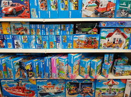 With playmobil, children can recreate and experience the world in miniature. Zabawki Borys Playmobil Facebook