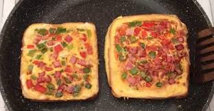 Compra una confezione di pancarré (quello rettangolare, già venduto a fette). Una Delizia Che Devi Provare Soffice Frittata Di Pancarre Curiosando Si Impara