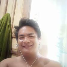 Follow for follow engagement in a monetization group