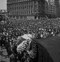 See maria tanase pictures, photo shoots, and listen online to the maria tanase was a beloved singer during her life. Funeralii Maria Tanase 1963 Agerpres ActualizeazÄƒ Lumea