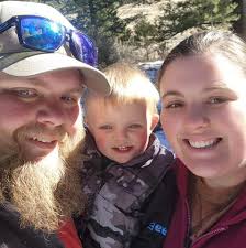 Is there anyone in Challis do Vinyl stickers for cars?