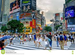 Tōkyō, tokyo, uneori scris și tokio (東京, tōkyō ?, literal „capitala de est), oficial metropola tokyo, este capitala japoniei și una dintre cele 47 de prefecturi ale țării.este cea mai populată zonă metropolitană din lume și considerat unul dintre cele mai moderne orașe din lume. Shibuya Uberfahrt In Tokio Japan Redaktionelles Stockfoto Bild Von Einkaufen Zieleinheit 72361813