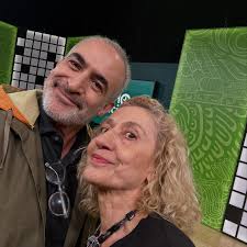 Mi querida hermana y admirada directora @ruby_tagle_cdmx y yo mismo  entrando a grabar en La Hora Nacional que se transmite los domingos para  promocionar @laduquesademalfi Recuerden estamos Jueves, Viernes y Sábado a