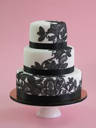 Außerdem stellen wir euch ein köstliches rezept für herzhafte cake pops vor. Hochzeitstorten In Schwarz Weiss