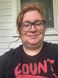 Has anyone got any clue what this is? No banana for scale as I didn't want  to scare it away, size 8 and trimmed