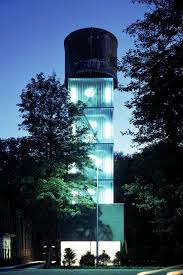Old Water Tower Refurbished Into A Swank And Stylish Modern Home Water Tower Tower House Tower