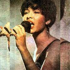 Selena With Short Hair Selenaquintanilla Queen Selena Quintanilla Selena Selena Quintanilla Perez