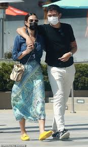 Maybe you would like to learn more about one of these? Henry Golding Drapes Arm Lovingly Around Wife Liv Lo As They Stroll Together In Santa Monica Aktuelle Boulevard Nachrichten Und Fotogalerien Zu Stars Sternchen