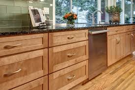 shaker door style kitchen cabinets