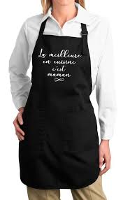 Pour La Fete Des Meres Offrez A Votre Maman Ce Beau Tablier Pour Votre Maman Gateau Ou Autres La Chef C Est Maman Tablier Tablier Cuisine Etre Maman