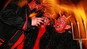 В тихом омути черти водятся. Teufel Schminken Karnevals Make Up Sat 1 Ratgeber