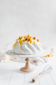 White Chocolate And Lemon Curd Pavlova Broma Bakery Recipe In 2020 Pavlova Pavlova Cake Christmas Pavlova