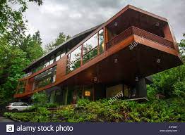 2)die schultasche steht _____dem stuhl. Edward Cullen Stockfotos Und Bilder Kaufen Alamy