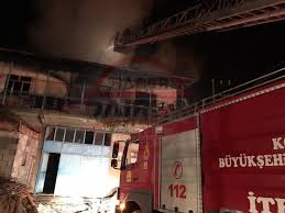 Yangın, merkez karatay ilçesi aziziye mahallesi şehri ayin sokak üzerinde bulunan 3 katlı bir apartmanın çatı. Son Dakika Konya Da Evde Yangin Cikti 1 Olu