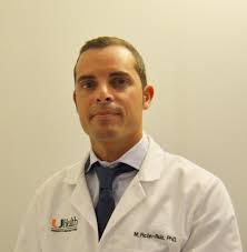 Las dos hormonas sexuales femeninas principales cumplen funciones  biológicas distintas antes y después de la menopausia