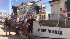 Quinze Marins Sur Le Bahut Du Mort Un Bateau Oppose Au Blocus Israelien A Gaza Fait E Bateau Bateau Voilier Canot