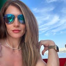 Jenny Bolin's Instagram, Twitter & Facebook