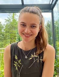 Leanne Lenz's Instagram, Twitter & Facebook