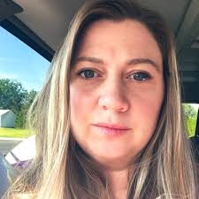 Amanda Sandell's Instagram, Twitter & Facebook