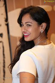 Paule wal katha shereen අම්මගෙ පිටිපස්සට ඔයිල් වගයක් දාලා අතගාන්න පටන් ගත්තා. Sinhala Wal Katha Zone